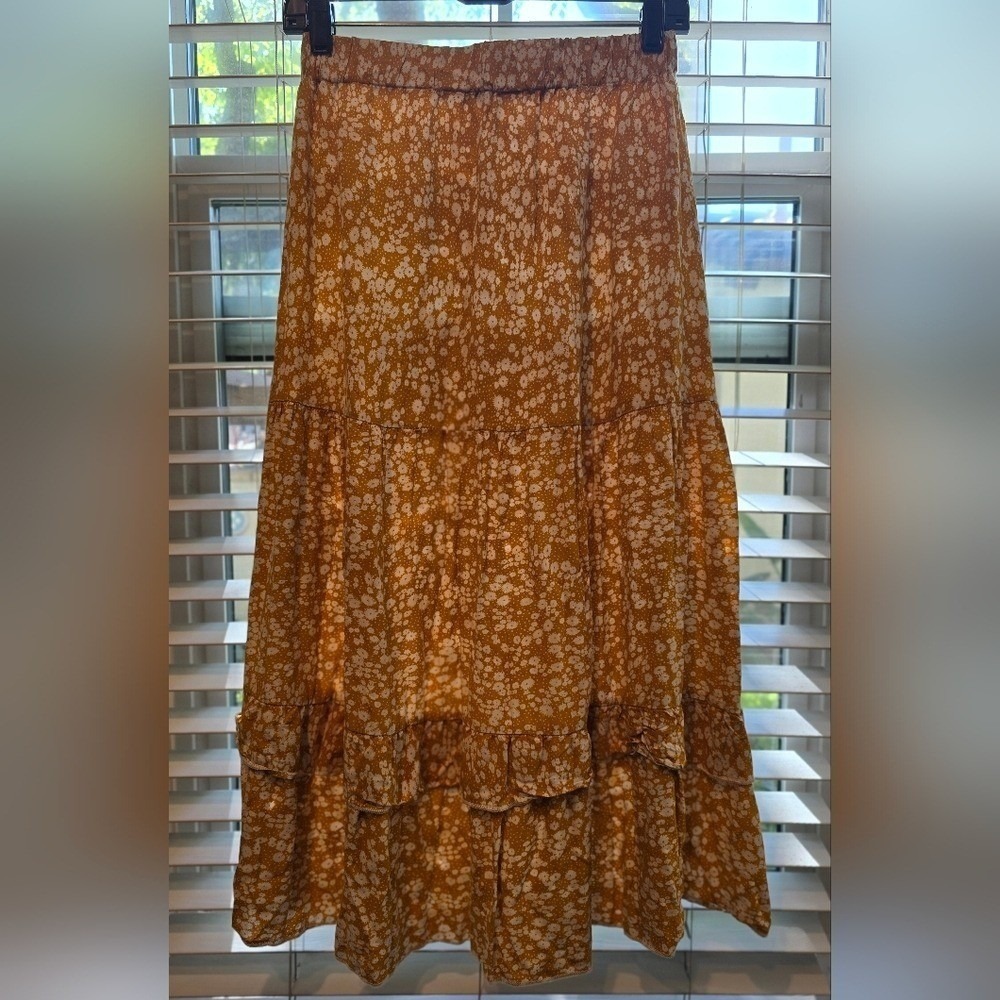 Women's Floral‎ Tiered Maxi Skirt - Yellow W/White Flowers - Picture 6 of 7